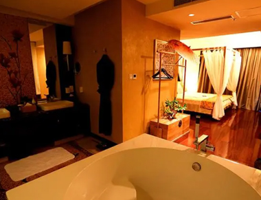 南京鼓楼养生会所的黄昏恋：当爱情遇上八十岁